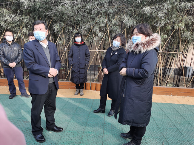 有研集團副總經(jīng)理王臣慰問有研幼兒園、有研衛(wèi)生站工作人員