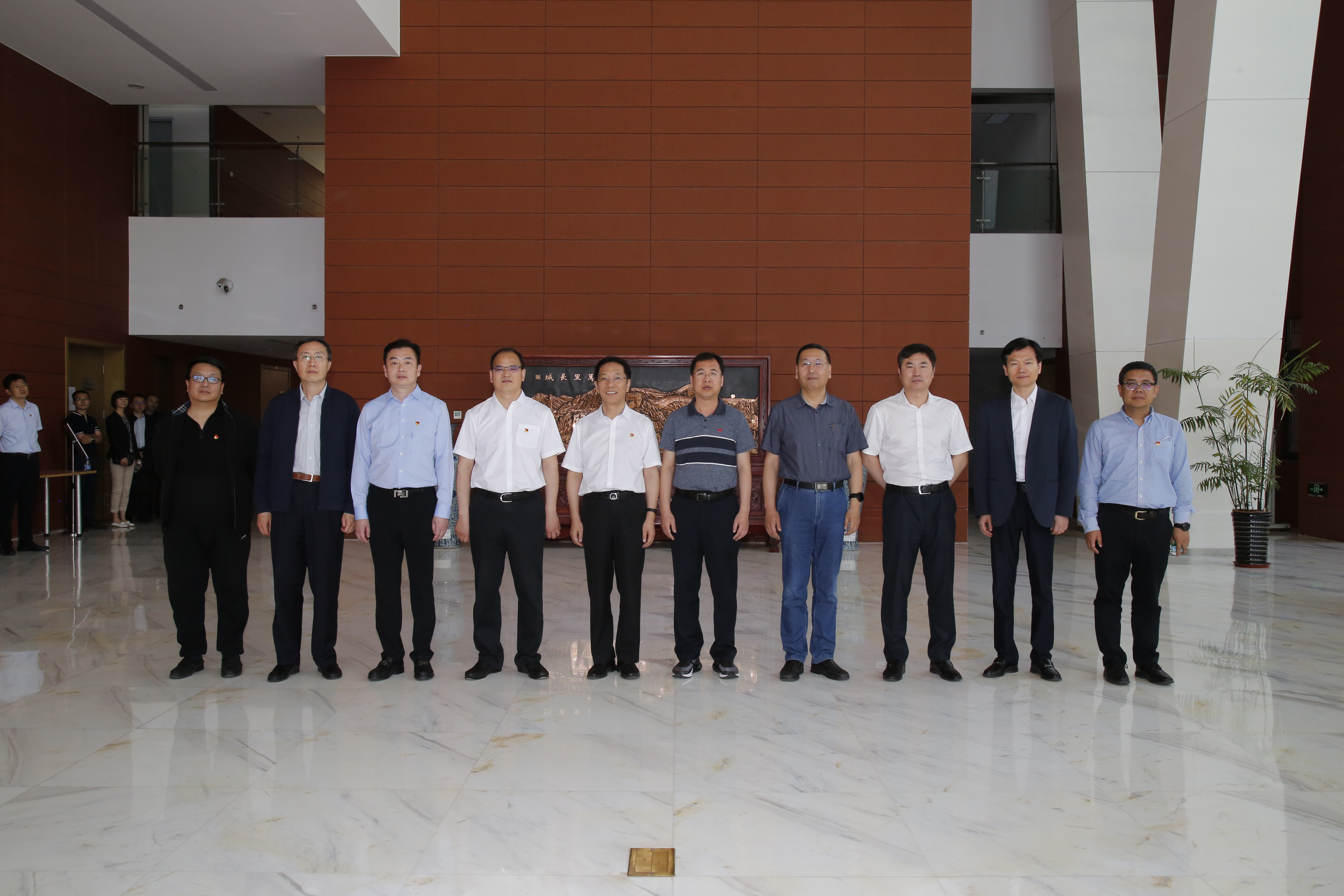 中國航空器材集團黨委書記賈寶軍一行來訪懷柔科創(chuàng)園