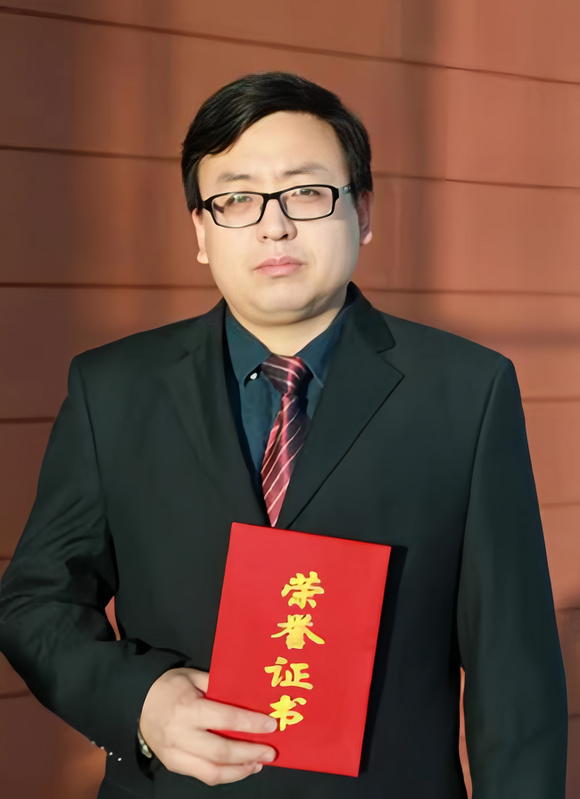 主題教育進(jìn)行時(shí) | “學(xué)思想、強(qiáng)黨性、重實(shí)踐、建新功”有研故事系列展播（五）粉材工匠溫余苗：善讀“無(wú)字之書(shū)”