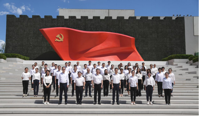 職能部門黨總支組織參觀“不忘初心、牢記使命”中國(guó)共產(chǎn)黨歷史展覽