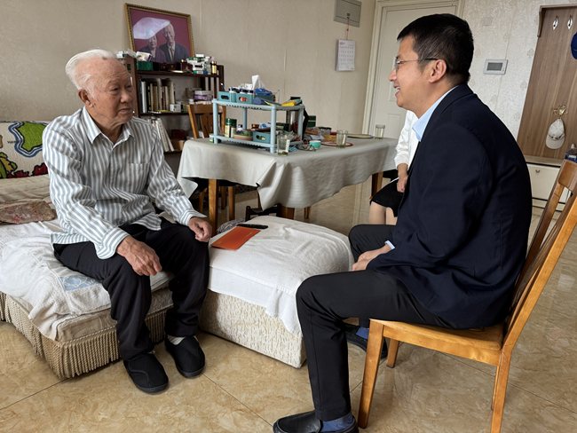 中國有研開展老干部、老黨員走訪慰問活動(dòng)
